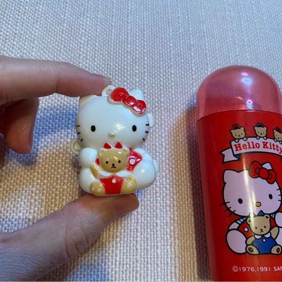 Hello Kitty 90’s Collectables Toothbrush Holder & Cup - Picture 5 of 7